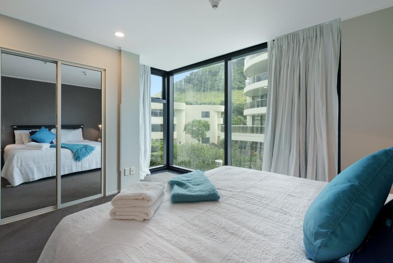 Oceanside Apartment With Garden Views Mount Maunganui Bagian luar foto