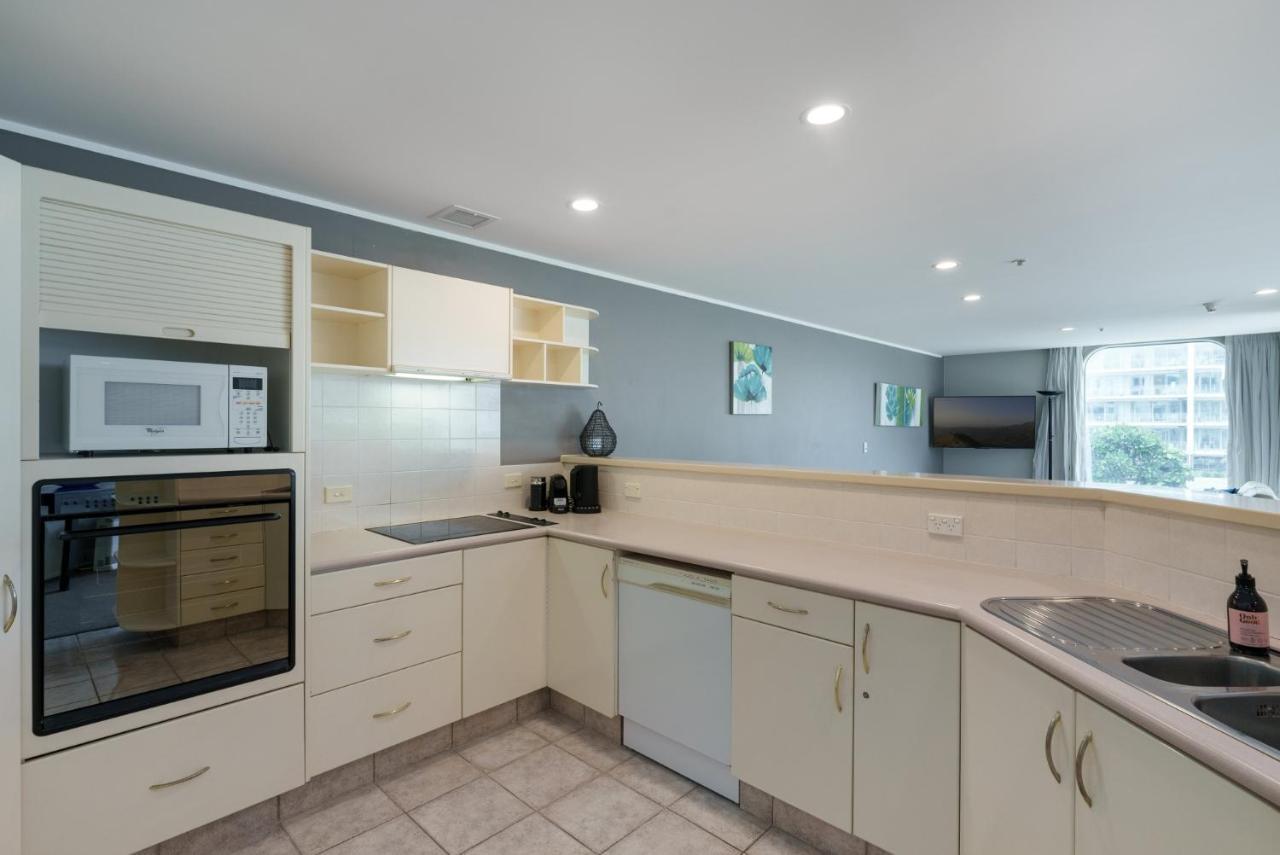Oceanside Apartment With Garden Views Mount Maunganui Bagian luar foto
