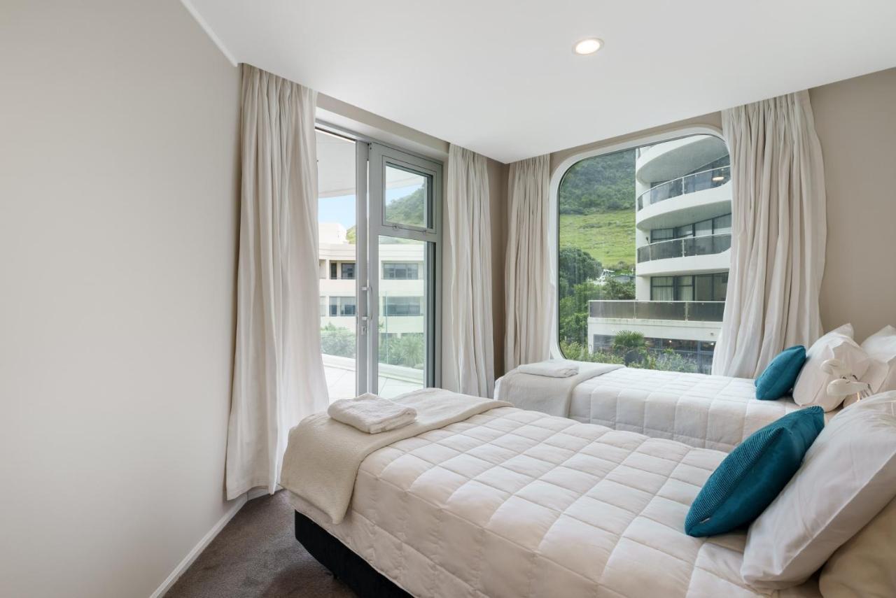 Oceanside Apartment With Garden Views Mount Maunganui Bagian luar foto