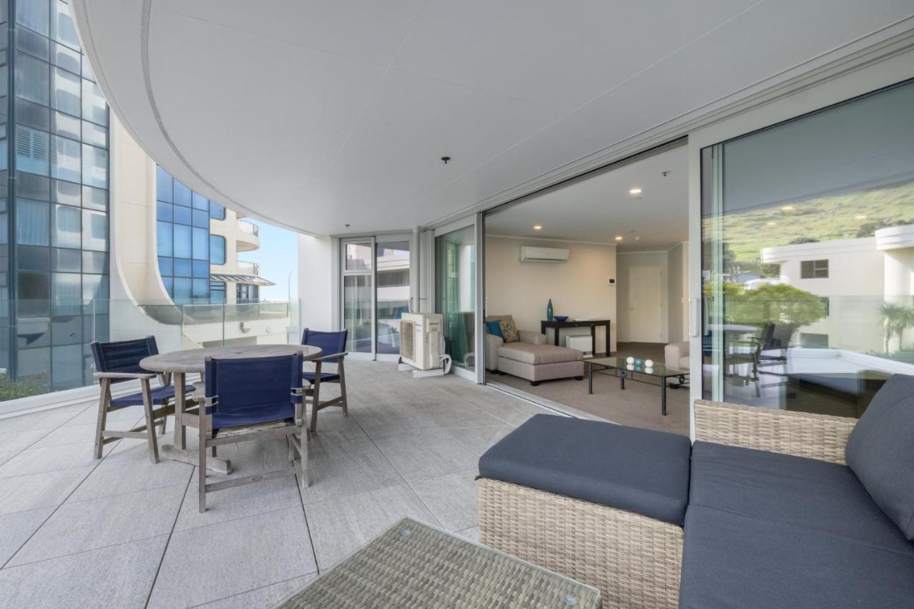 Oceanside Apartment With Garden Views Mount Maunganui Bagian luar foto